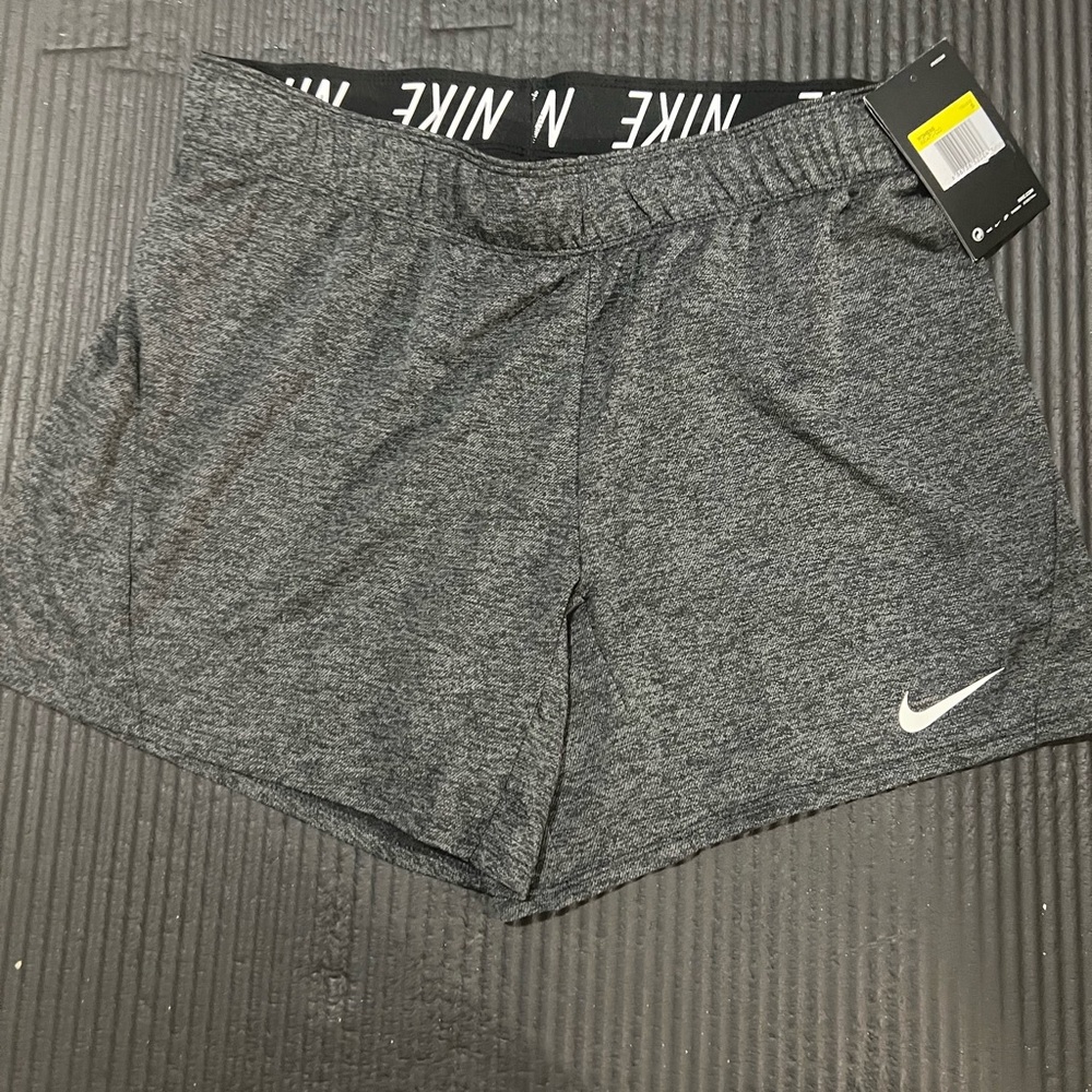 NIKE WOMEN SHORTS
